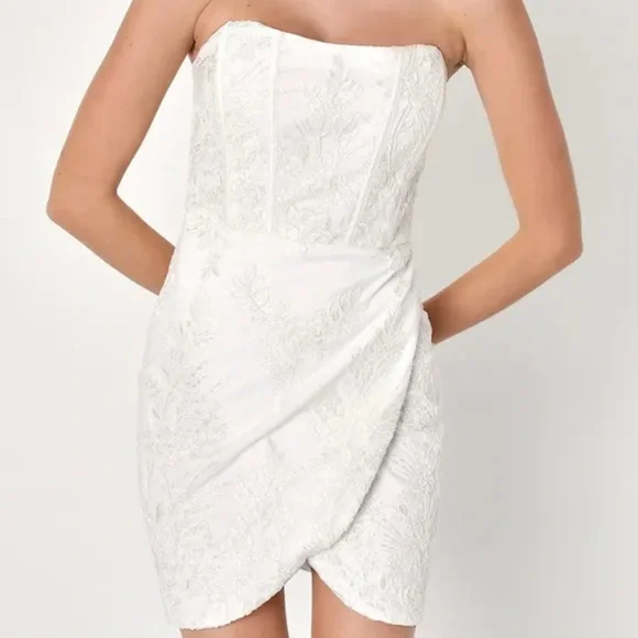 Lulu’s strapless embroidered mini dress - Picture 2 of 5